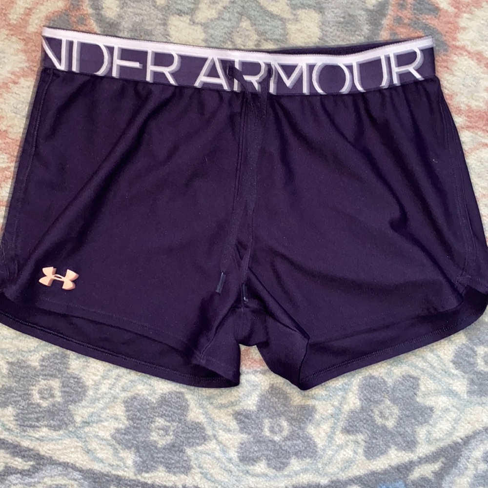 3/20🌟 Under Armour workout short size medium